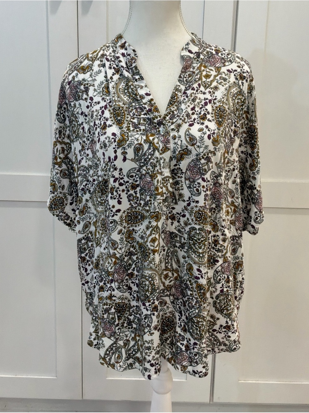 J. Jill Paisley Print V Neck Top Size M Short Sleeve Blouse Multicolor Relax Fit